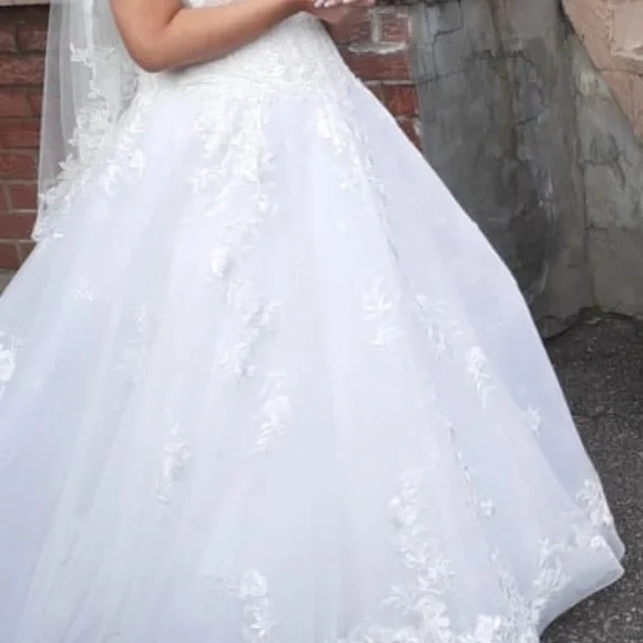 Wedding Gown - Picture 3 of 4